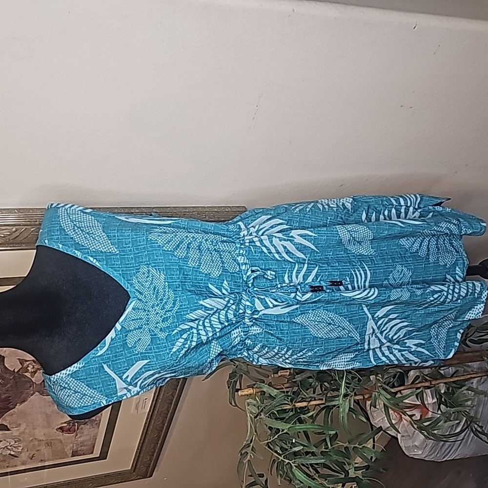 Brand New with Tags – Sleek, Sleeveless Hawaiian Floral Sundress